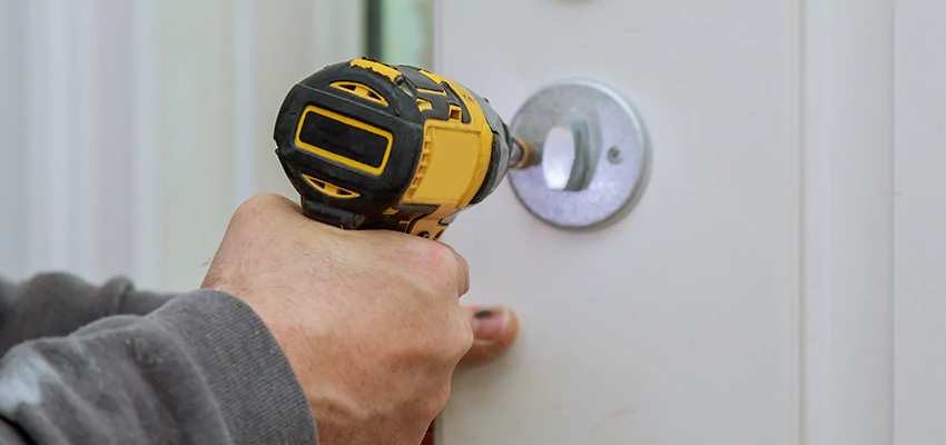 Street Locksmith For Smart Lock Repair in Fresno, CA